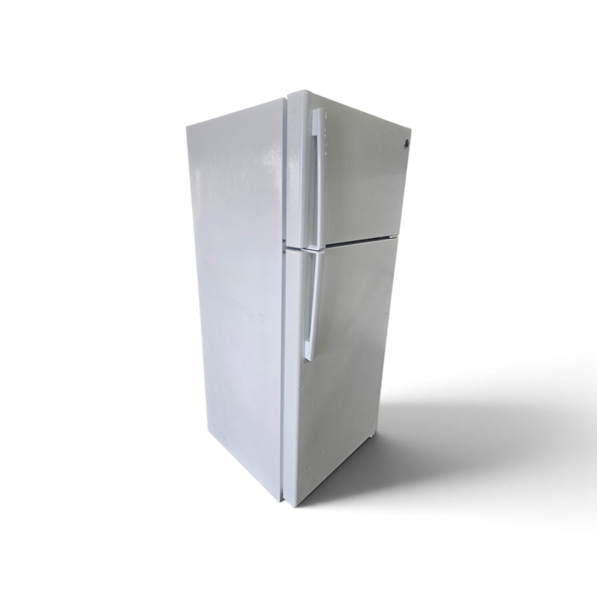 Used GE GIE18GTHLRWW refrigerator side view SHL