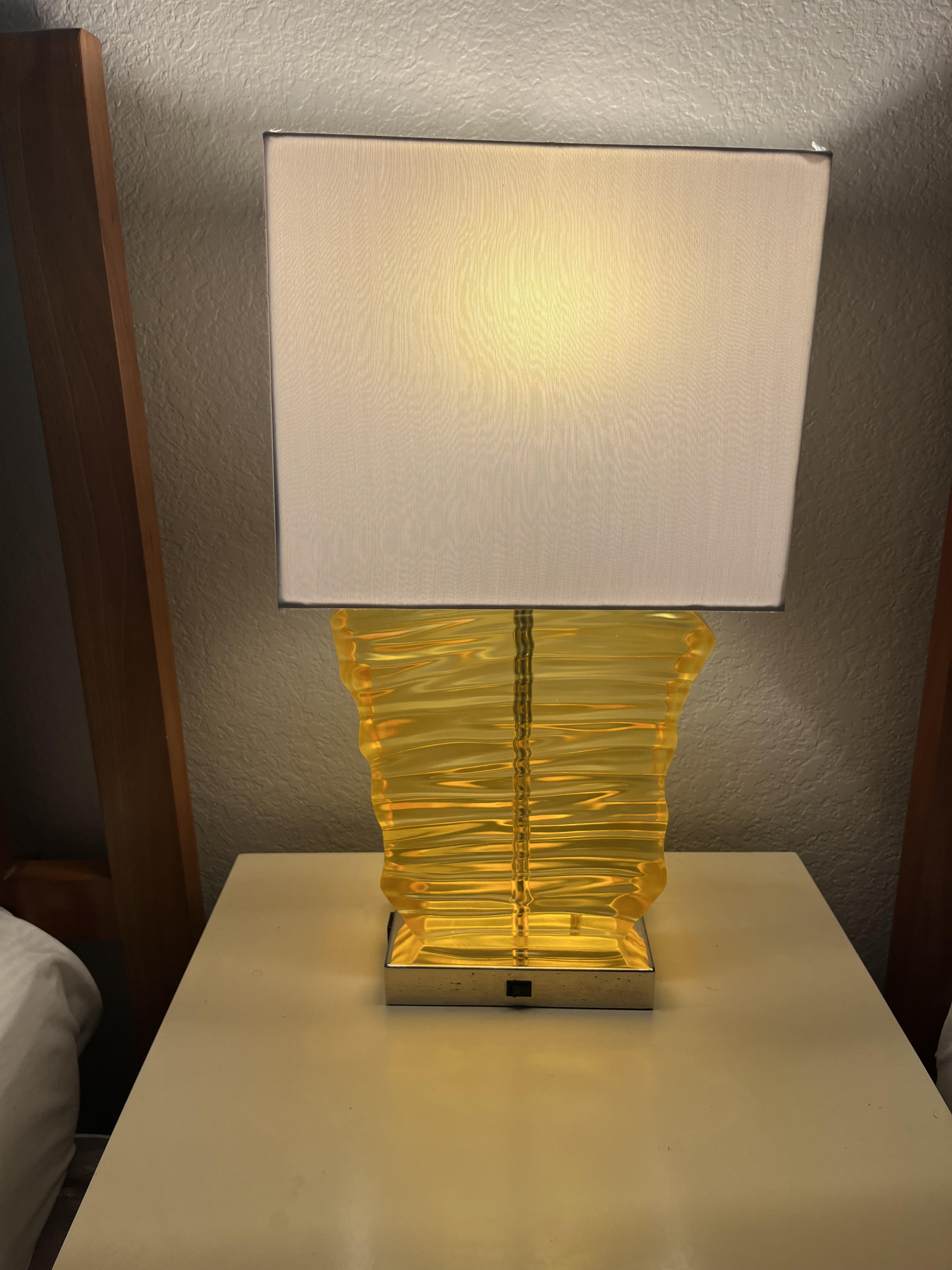 Golden Honey Lamp used Located Near Atlanta Georgia