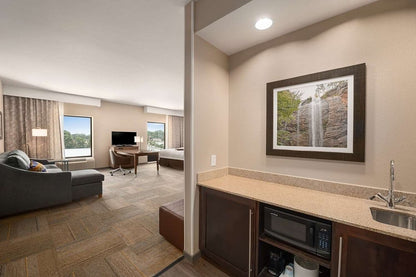 Hampton Inn &amp; Suite - Lavonia, GA.