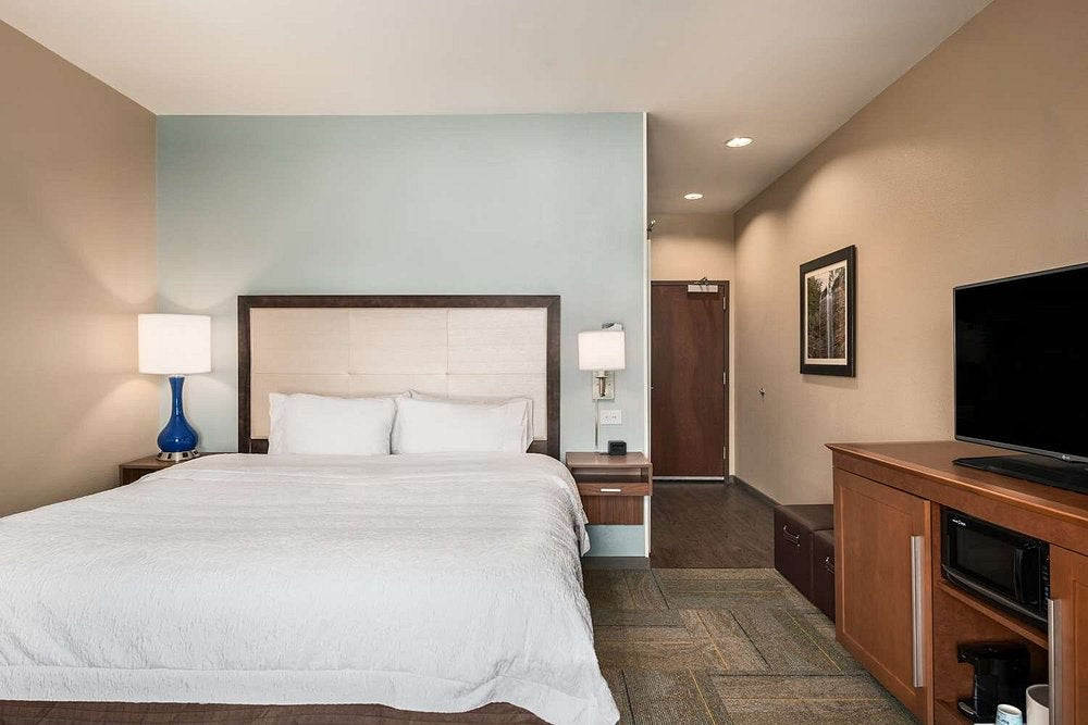 Hampton Inn &amp; Suite - Lavonia, GA.