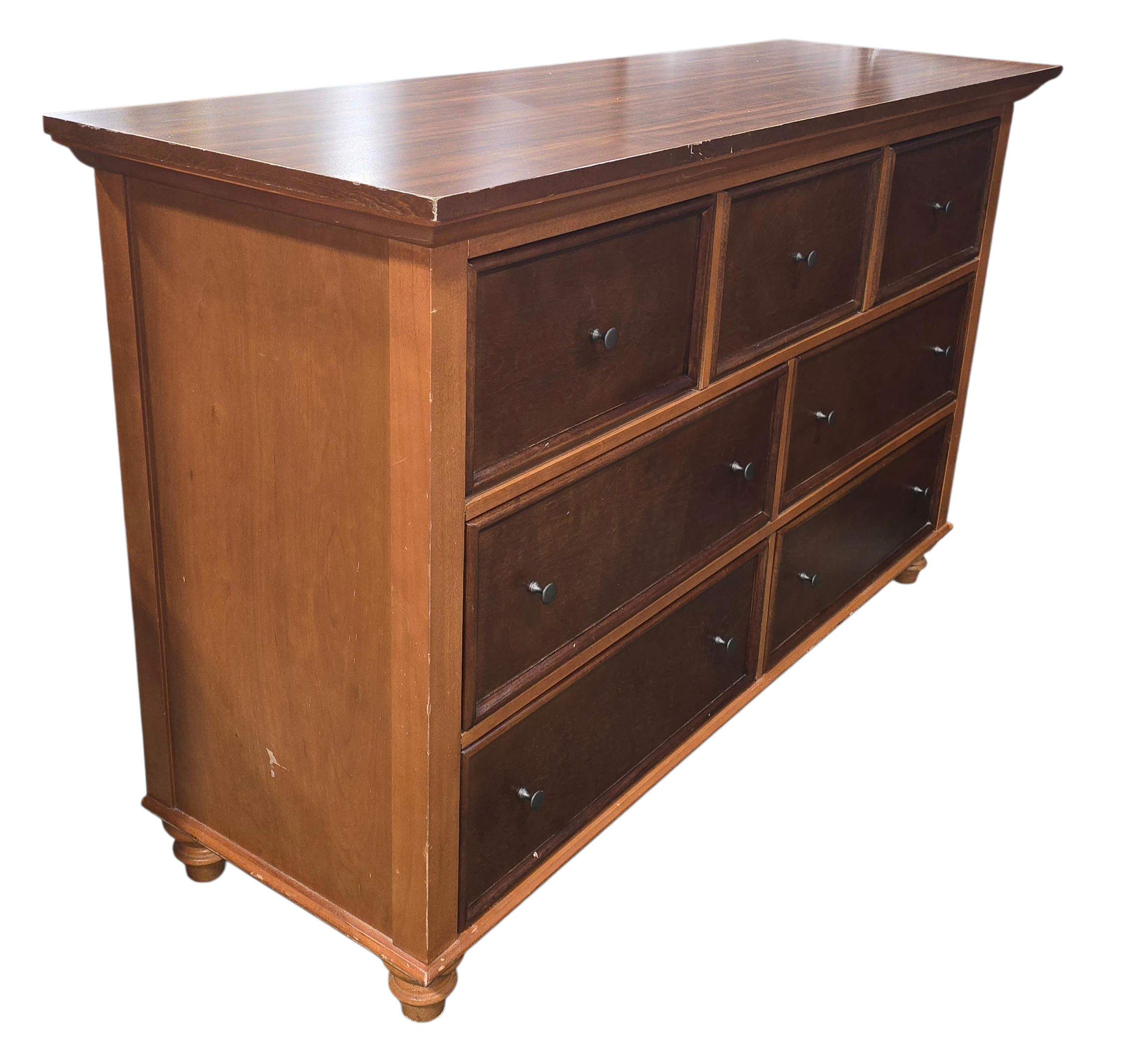 Side angle view of 7 drawer dresser