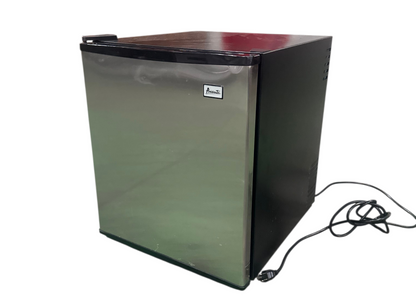 Side angle view of Avanti compact mini fridge