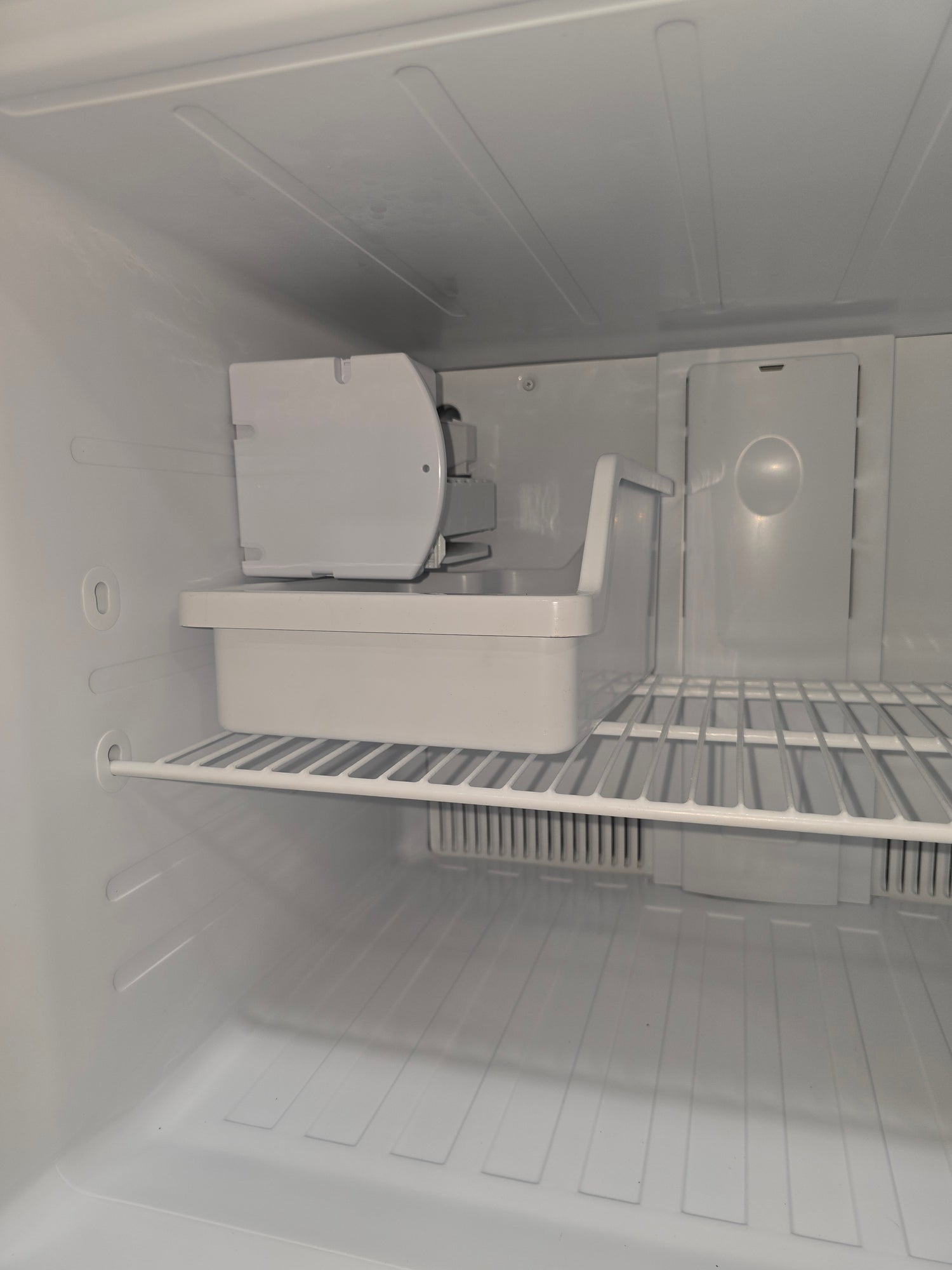Top freezer compartment detail