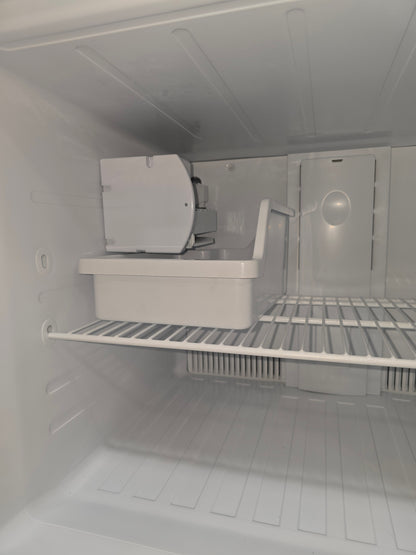 Top freezer compartment detail