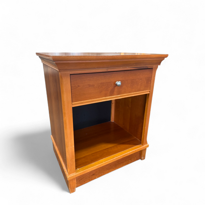 SHL angled view of Thomasville nightstand showing classic bedside design, used and in good condition