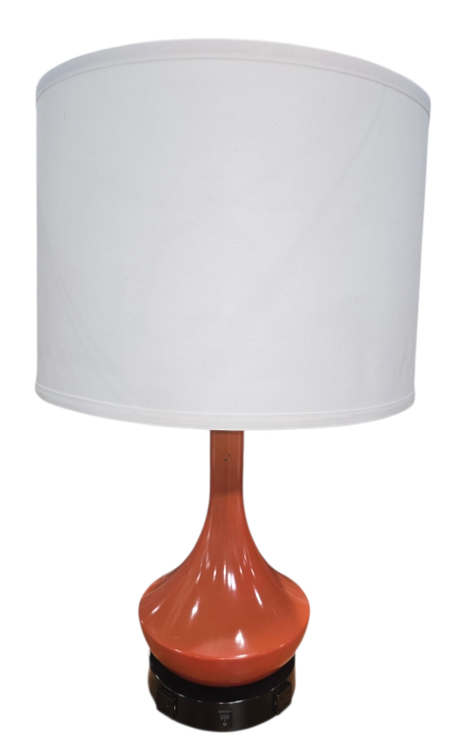 SHL quality used coral ceramic table lamp with white drum shade and dual built-in power outlets sourced from an upscale resort