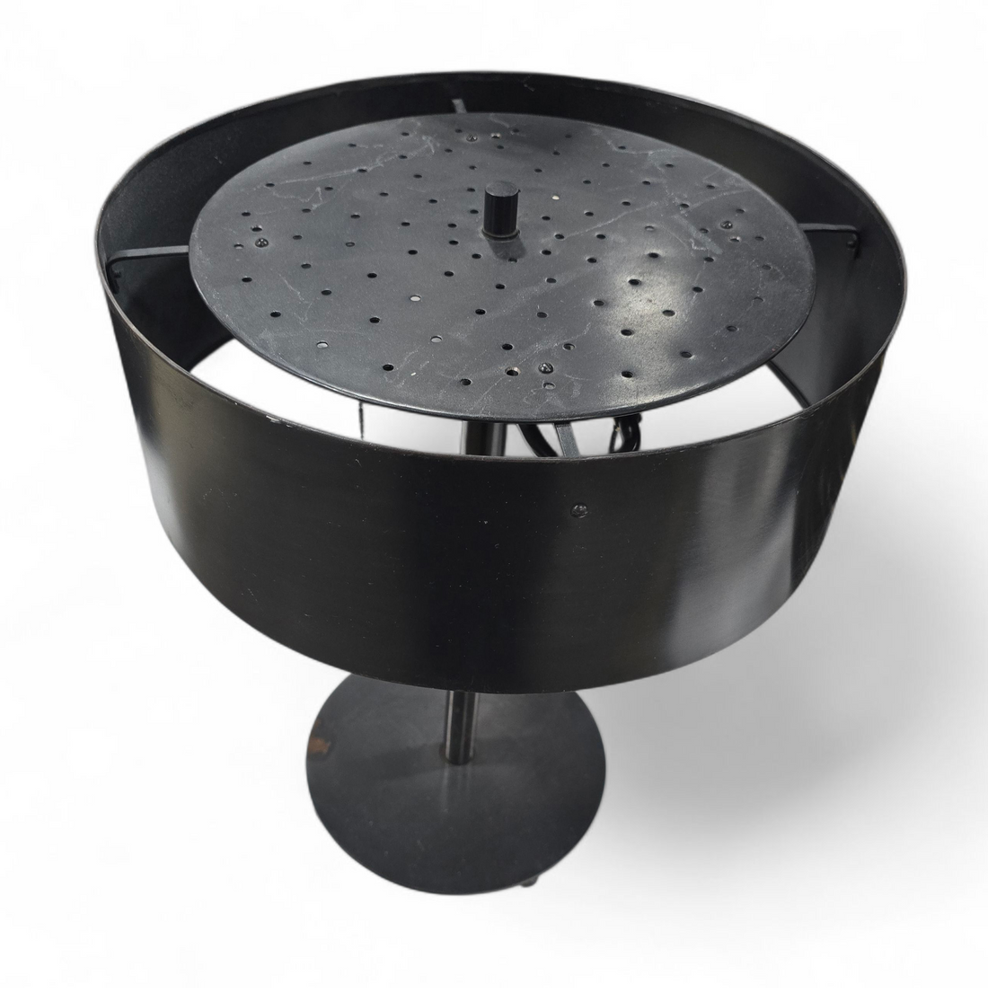 SHL close-up of black metal industrial lamp with pull chain, used and in good condition