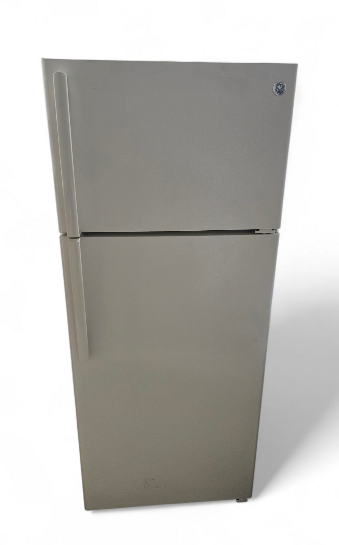 SHL off-white GE 17.5 cu. ft. top-freezer refrigerator, gently used and in very good condition, upscale resort appliance
