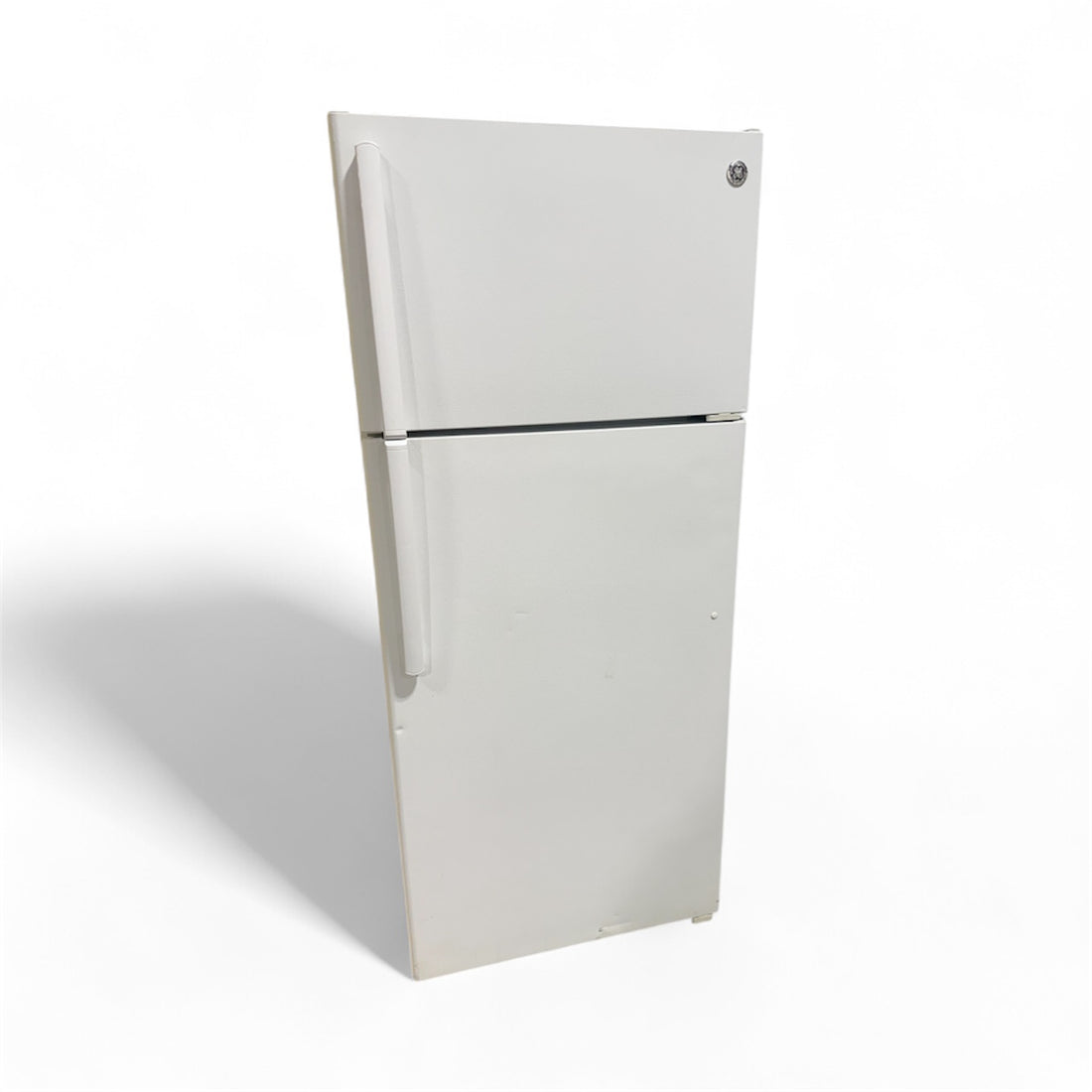 Front view of GE Energy Star 17.5 cu.ft. top freezer refrigerator available at SHL in Cartersville GA