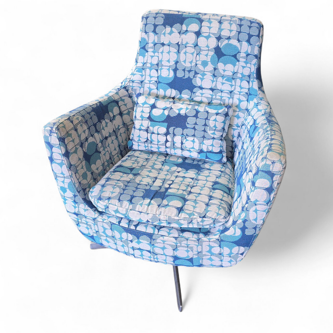 mid-century modern blue and white patterned swivel accent chair 30 x 23 with 16 inch seat height, used and in good condition, SHL